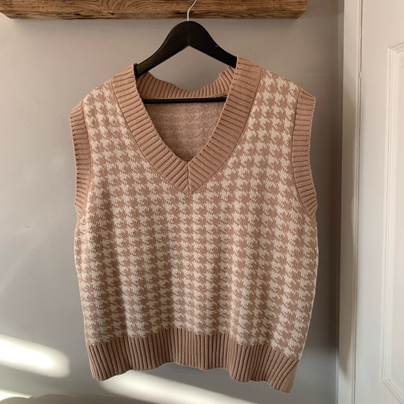 Neutral Sweater Vest PTP 23 1/2 Inches - Picture 1 of 4